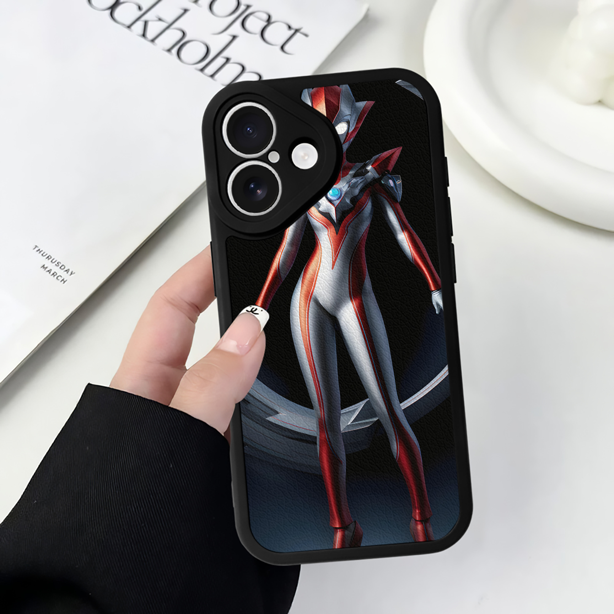 （画像用） ウルトラマン Ultraman 【iPhone 16シリーズ対応】シリコンスマホケース（レザー調） 材質：シリコン